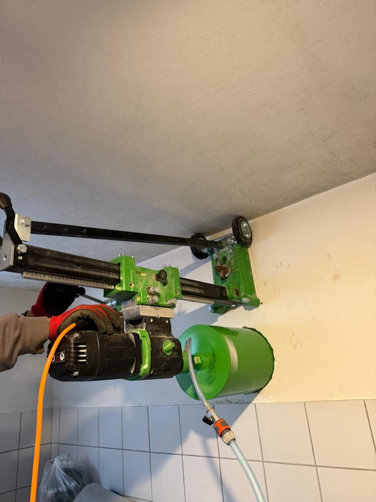 Präzise Kernbohrungen für Wanddurchbrüche, Rohrleitungen – professionelle Bohrtechnik